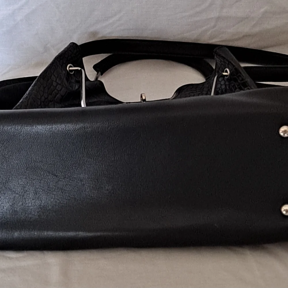 Sondra Roberts Squared BlackPebbled Vegan Leather Tote/Purse Handbag Sz Large.